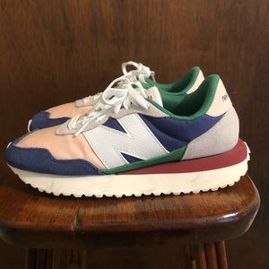 New Balance 237 Low Top Color Block Sneakers — size 8
